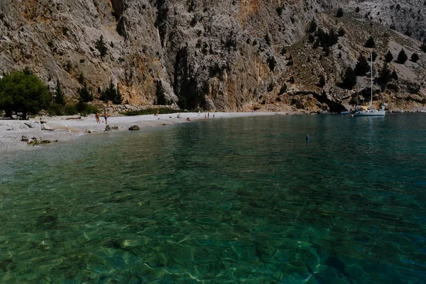 Люди Насолоджуються Сонцем Морем Пляжі Агіос Дімітріос Симі Греція Серпня — стокове фото