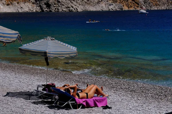 Люди Насолоджуються Сонцем Морем Пляжі Острова Сімі Греція Серпня 2022 — стокове фото