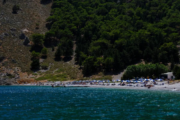 Människor Njuta Solen Och Havet Stranden Symi Grekland Den Augusti — Stockfoto