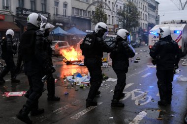 Belçika 'nın Brüksel kentinde 27 Kasım 2022 tarihinde oynanan Katar 2022 Dünya Kupası futbol karşılaşması sonrasında, protestocular toplum polisiyle çatışmaya girdi.. 