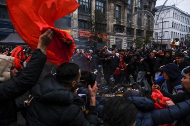 Belçika 'nın Brüksel kentinde 27 Kasım 2022 tarihinde oynanan Katar 2022 Dünya Kupası futbol karşılaşması sonrasında, protestocular toplum polisiyle çatışmaya girdi.. 