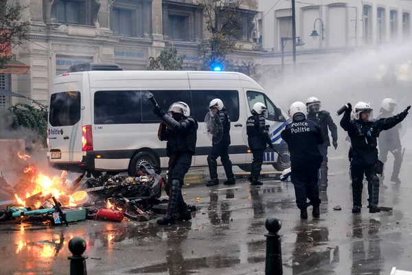 Belçika 'nın Brüksel kentinde 27 Kasım 2022 tarihinde oynanan Katar 2022 Dünya Kupası futbol karşılaşması sonrasında, protestocular toplum polisiyle çatışmaya girdi.. 