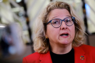 Svenja SCHULZE, 28 Kasım 2022 'de Belçika' nın Brüksel kentinde Avrupa Bakanlar Kurulu 'na katılmak üzere geliyor..