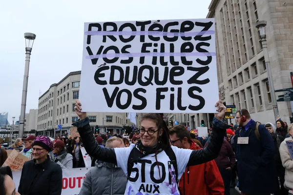 Demonstranti Účastní Protestu Příležitosti Mezinárodního Dne Odstranění Násilí Páchaného Ženách — Stock fotografie
