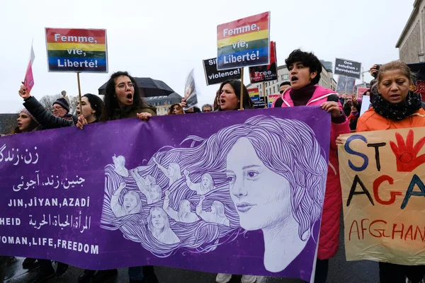 Göstericiler Kasım 2022 Belçika Nın Brüksel Kentinde Düzenlenen Uluslararası Kadınlara — Stok fotoğraf