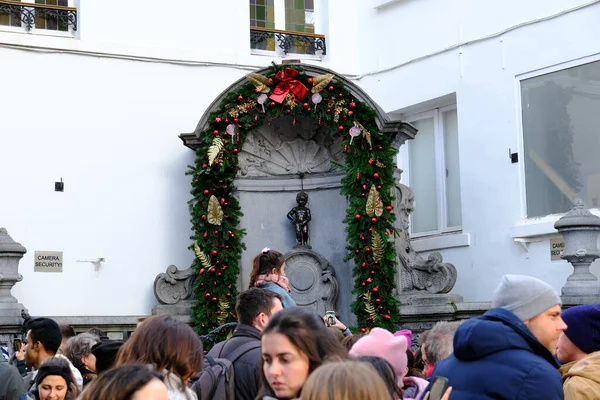 stock image A view of Brussels' famous fountain sculpture Manneken Pis  as part of the Christmas celebrations in Brussels, Belgium on November 26, 2022.