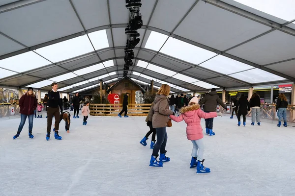 Люди Катаются Коньках Рождественской Ярмарке Брюсселе Бельгия Ноября 2022 Года — стоковое фото