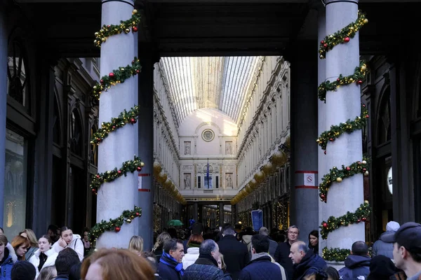 Πλήθος Κόσμου Επισκέπτεται Την Χριστουγεννιάτικη Αγορά Στις Βρυξέλλες Βέλγιο Στις — Φωτογραφία Αρχείου