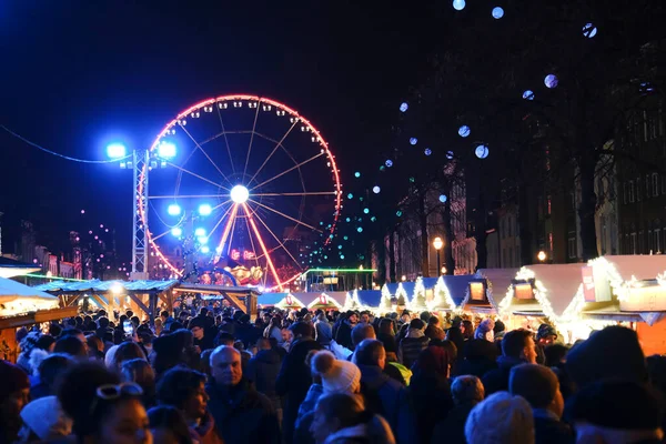 Multidão Pessoas Visitam Mercado Natal Bruxelas Bélgica Novembro 2022 — Fotografia de Stock