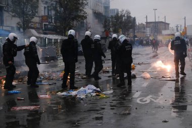 Fas taraftarları, Belçika 'nın Brüksel kentinde 27 Kasım 2022 tarihinde oynanan Katar 2022 Dünya Kupası futbol karşılaşması sonrasında çevik kuvvet ekibiyle çatıştı..