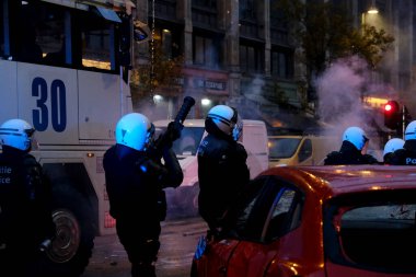 Fas taraftarları, Belçika 'nın Brüksel kentinde 27 Kasım 2022 tarihinde oynanan Katar 2022 Dünya Kupası futbol karşılaşması sonrasında çevik kuvvet ekibiyle çatıştı..