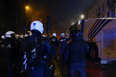 Fas taraftarları, Belçika 'nın Brüksel kentinde 27 Kasım 2022 tarihinde oynanan Katar 2022 Dünya Kupası futbol karşılaşması sonrasında çevik kuvvet ekibiyle çatıştı..