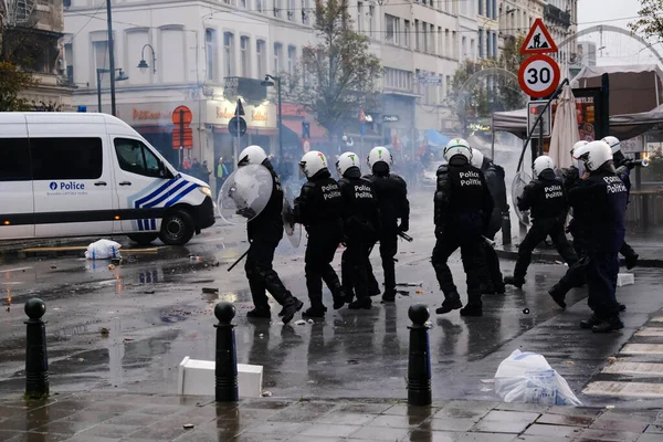 stock image Fans of Morocco national team clashed with riot police after the Qatar 2022 World Cup football match between Belgium and Morocco, in Brussels, Belgium on November 27, 2022.