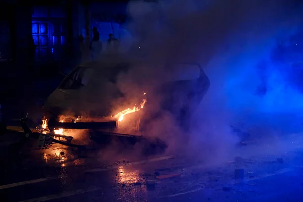 2022 브뤼셀에서 카타르 월드컵에서 모로코와 벨기에간의 월드컵 경기가 폭동중에 불타고 — 스톡 사진