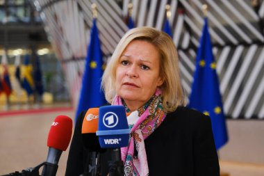 Almanya Federal Bakanı Nancy FAESER 8 Aralık 2022 'de Brüksel, Belçika' daki Avrupa İçişleri Konseyi 'ne katılmak üzere geliyor..