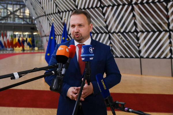 Мариан ЮРЕКА, министр, прибывший 8 декабря 2022 года в Брюссель для участия в Европейском совете по вопросам занятости и социальной политики.