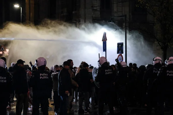 Les Manifestants Sont Affrontés Avec Police Émeute Après Match Football — Photo