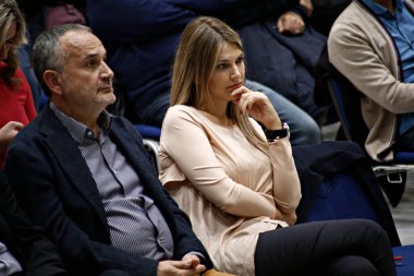 10 Kasım 2017 'de Yunanistan' ın Selanik kentinde düzenlenen seçim öncesi mitingde, Sosyalist İlerici İttifak Grubu üyesi Eva Kaili