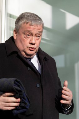 AB Parlamentosu Üyesi Marc Tarabella, 13 Aralık 2022 'de Brüksel, Belçika' daki Katar davasıyla ilgili iddiaların ardından Sosyalist Parti genel merkezinden ayrıldı.