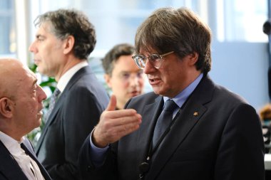 Avrupa Parlamentosu eski Başkanı (2019-2022) David SASSOLI anısına 11 Ocak 2023 'te Brüksel, Belçika' da düzenlenen törende AP üyesi Carles Puigdemont.