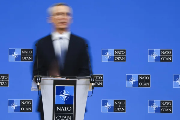 Natos Generalsekreterare Jens Stoltenberg Talar Inför Presskonferens Inför Natos Försvarsministermöte — Stockfoto