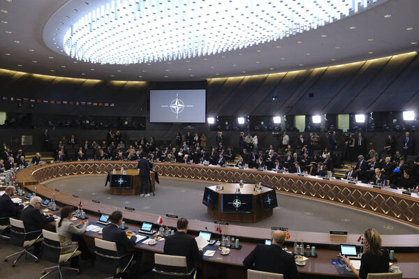 Встреча министров обороны НАТО во время двухдневной встречи министров обороны альянса в штаб-квартире НАТО в Брюсселе, Бельгия, 14 февраля 2023 года.