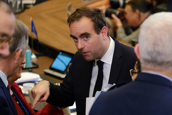 Министр обороны Себастьян Лекорну прибыл на двухдневную встречу министров обороны альянса в штаб-квартире НАТО в Брюсселе, Бельгия, 14 февраля 2023 года.