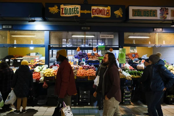 Consumers Traditional Flea Market Budapest Hungary December 2022 — Foto de Stock