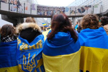Supporters of Ukraine unfurl a giant flag in front of the EU Parliament building on the first anniversary of the Russian invasion, in Brussels, Belgium February 24, 2023.