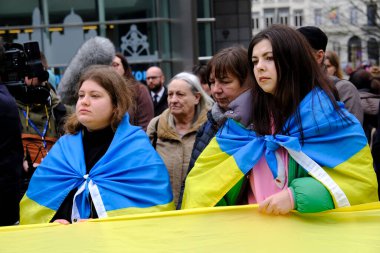 Supporters of Ukraine unfurl a giant flag in front of the EU Parliament building on the first anniversary of the Russian invasion, in Brussels, Belgium February 24, 2023.