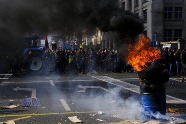 Tires are burning during a protest of farmers from Belgium's northern region of Flanders, against a new regional government plan to limit nitrogen emissions, in Brussels, Belgium March 3, 2023.