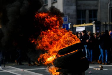 Tires are burning during a protest of farmers from Belgium's northern region of Flanders, against a new regional government plan to limit nitrogen emissions, in Brussels, Belgium March 3, 2023.