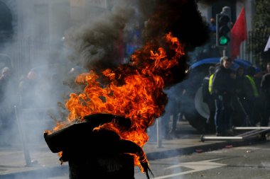 Tires are burning during a protest of farmers from Belgium's northern region of Flanders, against a new regional government plan to limit nitrogen emissions, in Brussels, Belgium March 3, 2023.