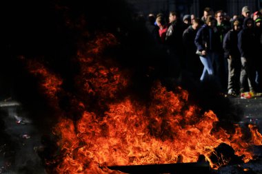 Tires are burning during a protest of farmers from Belgium's northern region of Flanders, against a new regional government plan to limit nitrogen emissions, in Brussels, Belgium March 3, 2023.