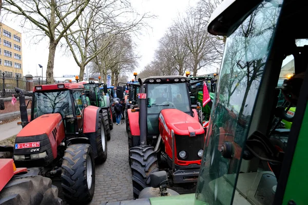 Viljelijät Traktoreineen Belgian Pohjoiselta Flanderin Alueelta Osallistuvat Brysselissä Maaliskuuta 2023 — kuvapankkivalokuva