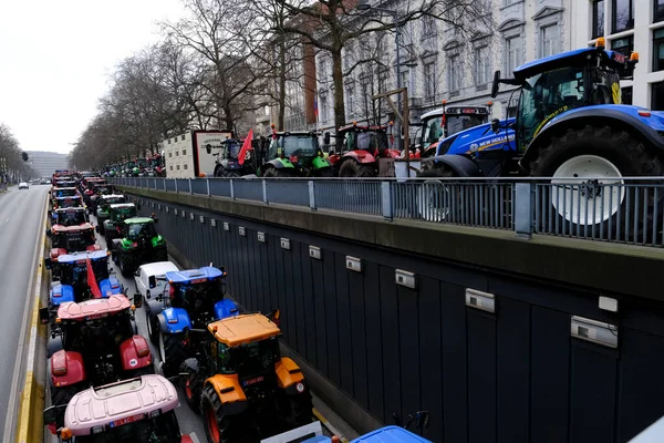 벨기에 플랑드르 지방의 농부들은 2023 벨기에 브뤼셀에서 배출을 하려는 새로운 — 스톡 사진
