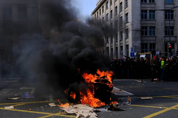 Des Pneus Brûlent Lors Une Manifestation Agriculteurs Région Flamande Nord — Photo