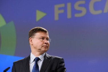 AB Komisyonu Başkan Yardımcısı Valdis Dombrovski ve AB Komiseri Paolo Gentiloni, 8 Mart 2023 'te Belçika' nın Brüksel kentinde ortak basın toplantısı düzenlediler.. 