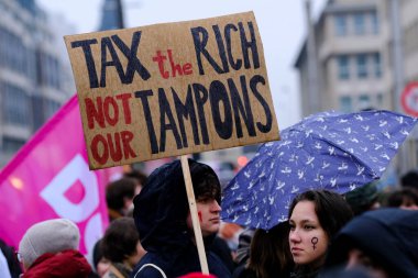 8 Mart 2023 'te Belçika' nın Brüksel kentinde düzenlenen Uluslararası Kadın Günü münasebetiyle düzenlenen mitingde binlerce kişi yürüyüş yaptı..