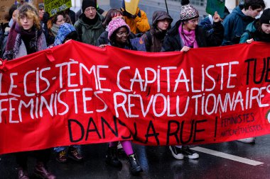 8 Mart 2023 'te Belçika' nın Brüksel kentinde düzenlenen Uluslararası Kadın Günü münasebetiyle düzenlenen mitingde binlerce kişi yürüyüş yaptı..