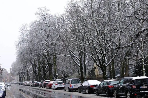 Carros Vistos Rua Durante Uma Queda Neve Cidade Bruxelas Bélgica — Fotografia de Stock
