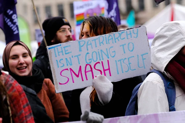Aktywiści Organizują Plakaty Slogany Podczas Wiecu Okazji Międzynarodowego Dnia Kobiet — Zdjęcie stockowe