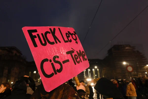 Aktivisten Halten Plakate Hoch Und Skandieren Slogans Während Einer Kundgebung — Stockfoto