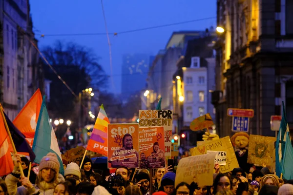 stock image Activists hold placards and chant slogans during a rally to mark the International Women's Day in Brussels, Belgium on March 8, 2023.