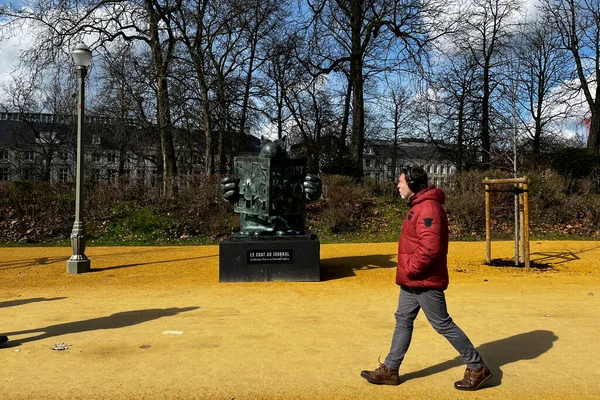 Gente Camina Frente Las Esculturas Chat Parque Público Bruselas Bélgica — Foto de Stock