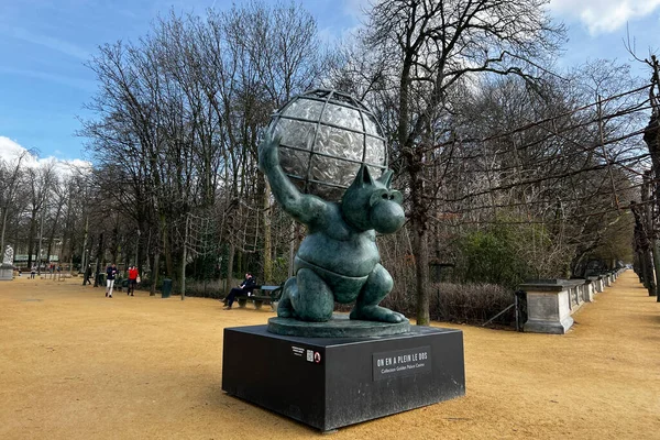 Люди Идут Перед Скульптурами Шата Общественном Парке Брюсселя Бельгия Марта — стоковое фото