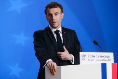 Fransa Cumhurbaşkanı Emmanuel Macron, AB Zirvesi sonrasında 24 Mart 2023 'te Brüksel, Belçika' daki AB genel merkezinde düzenlediği basın toplantısında konuştu..