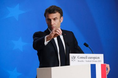 Fransa Cumhurbaşkanı Emmanuel Macron, AB Zirvesi sonrasında 24 Mart 2023 'te Brüksel, Belçika' daki AB genel merkezinde düzenlediği basın toplantısında konuştu..