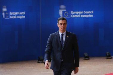 İspanya Başbakanı Pedro Sanchez AB Zirvesi için 23 Mart 2023 'te Brüksel' deki AB genel merkezine geliyor..