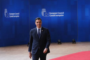 İspanya Başbakanı Pedro Sanchez AB Zirvesi için 23 Mart 2023 'te Brüksel' deki AB genel merkezine geliyor..
